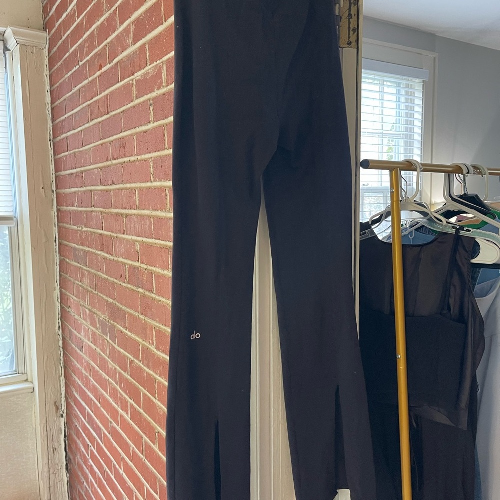 Black Women's Alo Yoga Pants